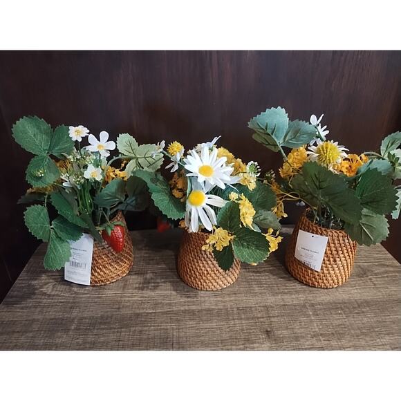 Lot of 3 Strawberry Floral Daisy baskets Joann Fabrics Spring Summer Decor 9 x 8 - Picture 4 of 5